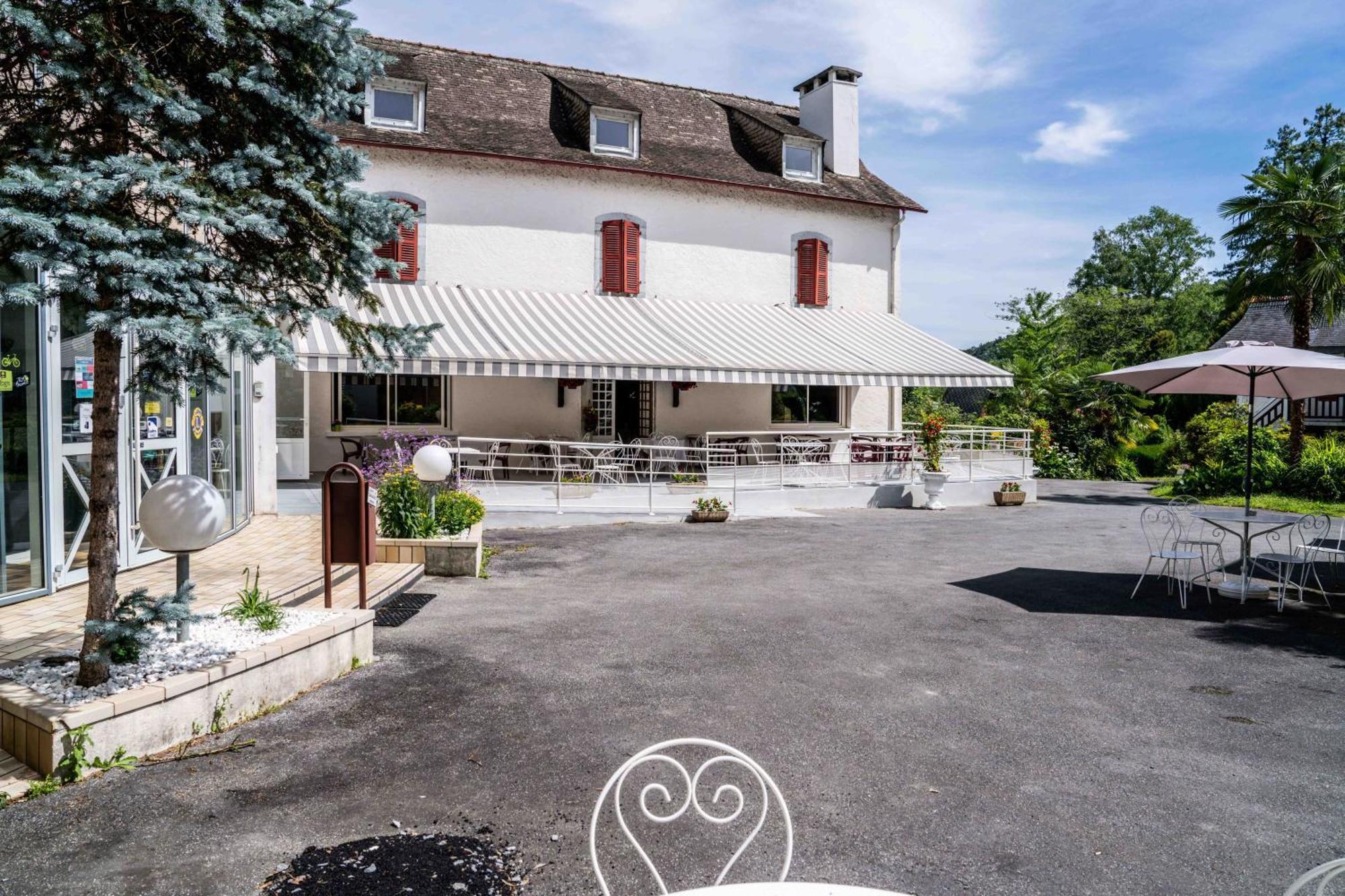 Logis Le Vieux Logis Hotell Lestelle-Bétharram Exteriör bild