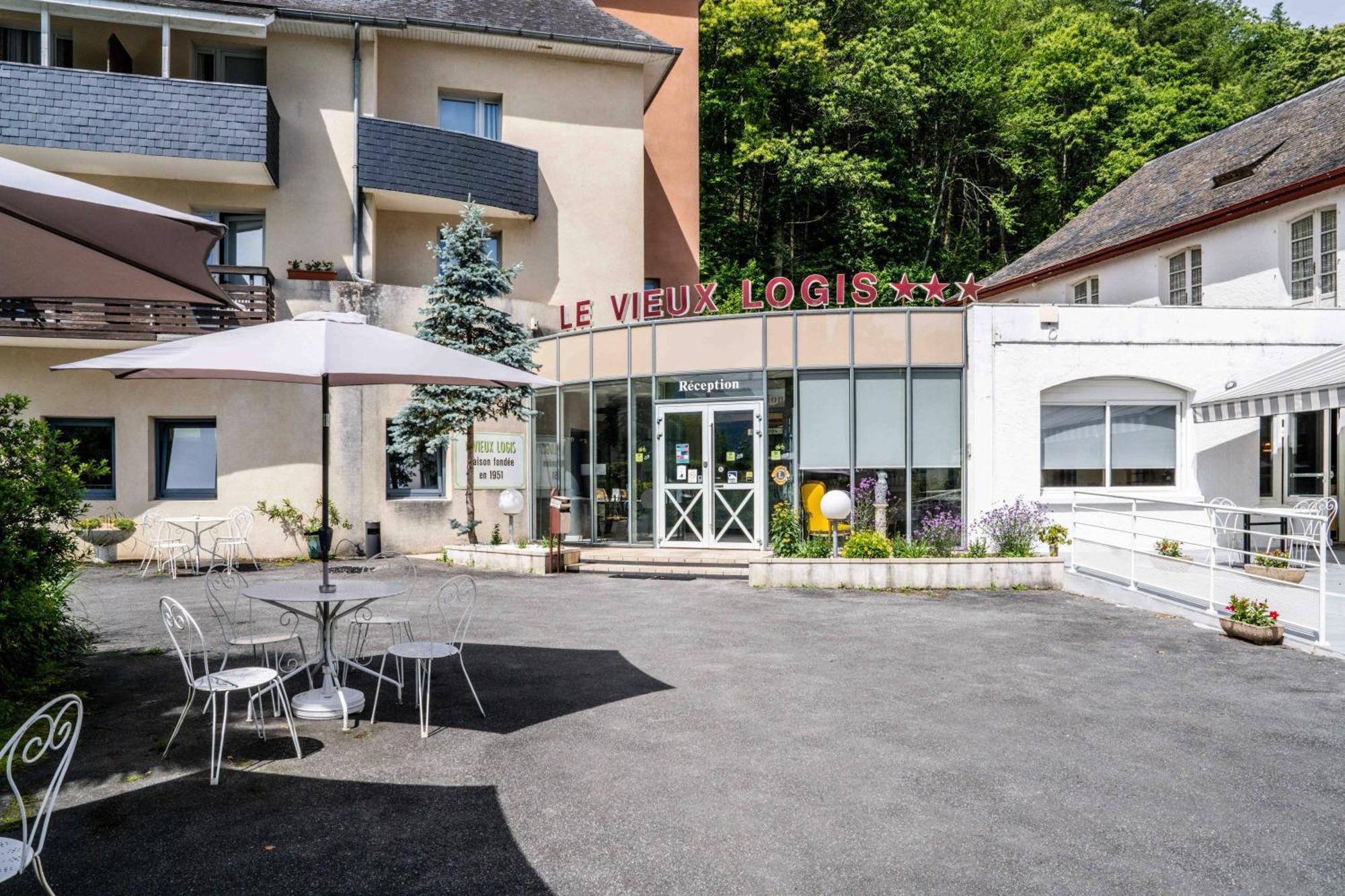 Logis Le Vieux Logis Hotell Lestelle-Bétharram Exteriör bild